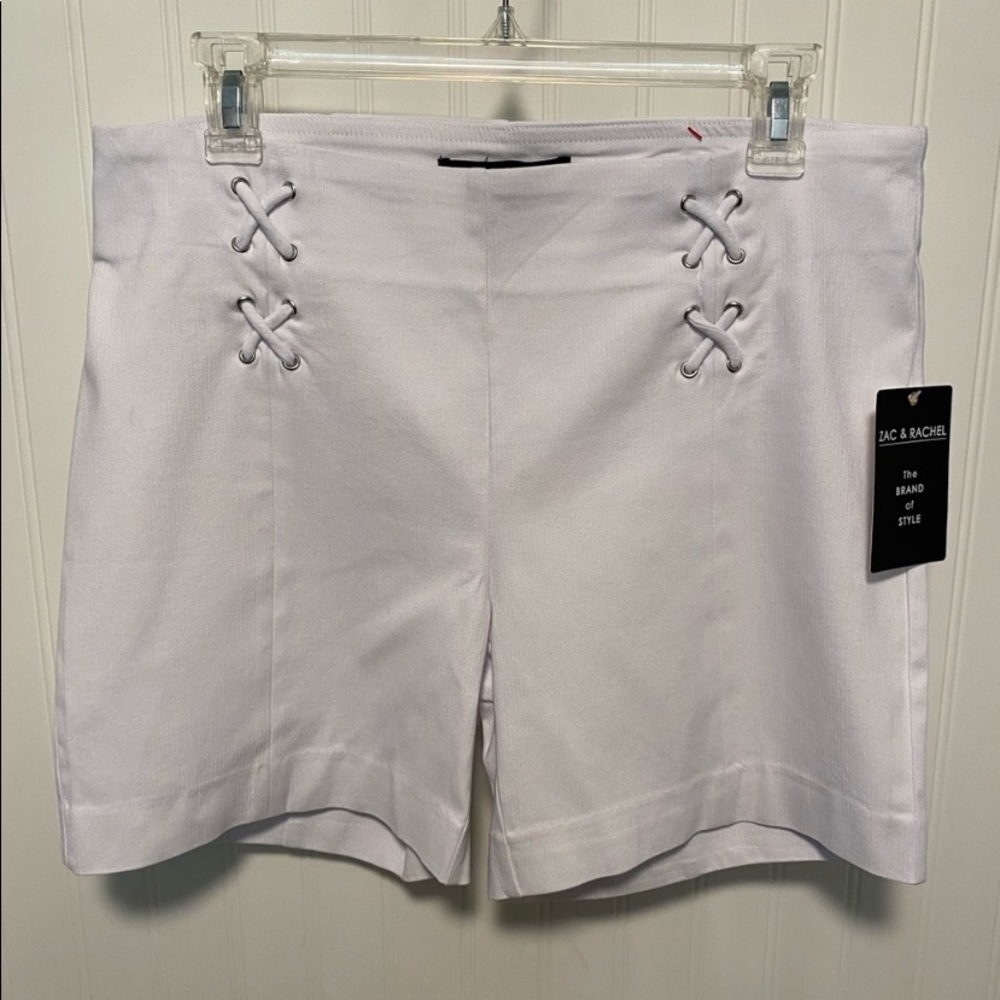 Zac & Rachel white pull on shorts size 8